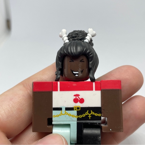 Roblox Figures Celebrity Series 9 - Adanna ! NO CODE INCLUDED - Picture 5 of 7